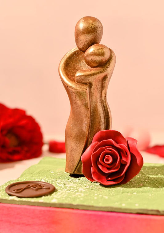 Escultura con rosa de chocolate