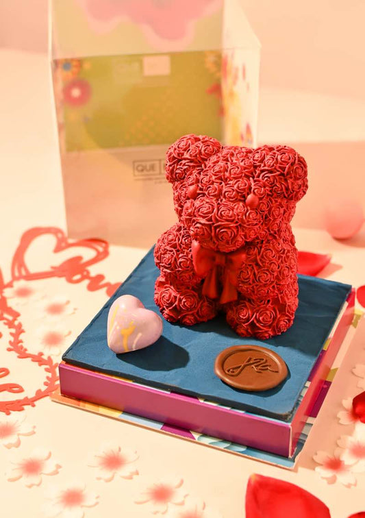 oso con diseño de rosas